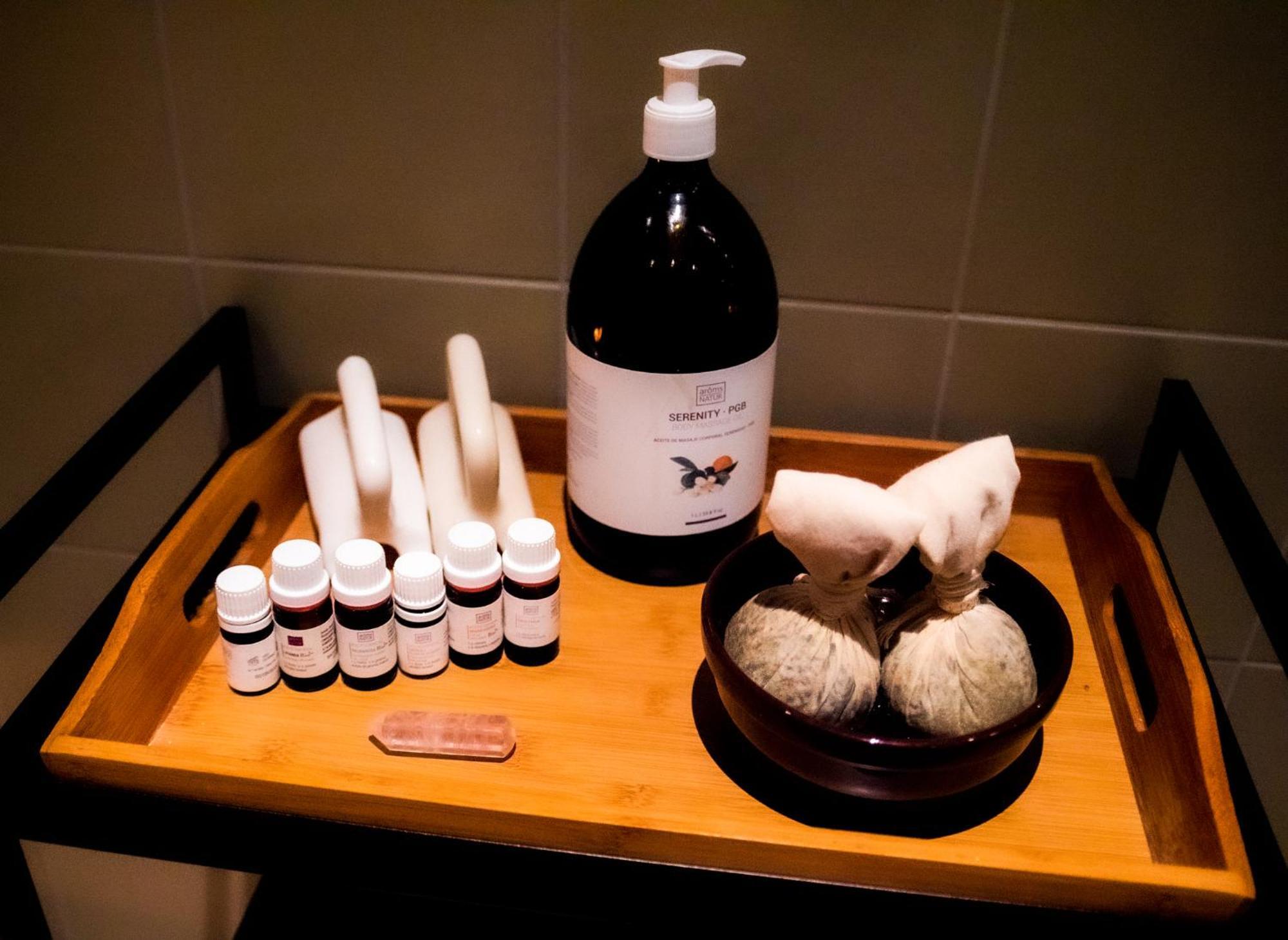 Hotel Princesa Parc Excellence Arinsal Extérieur photo A selection of spa products