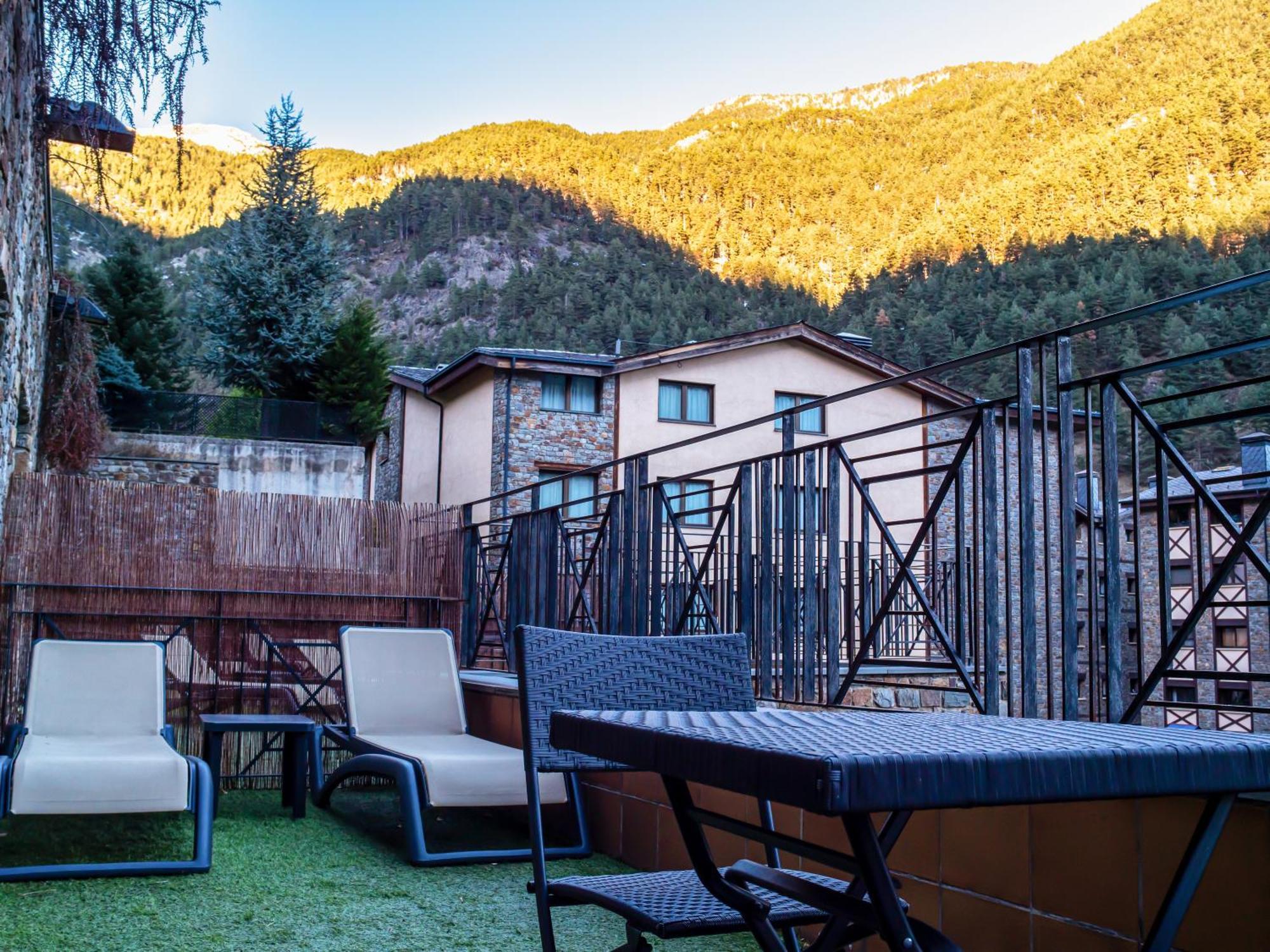 Hotel Princesa Parc Excellence Arinsal Extérieur photo The hotel's outdoor spa