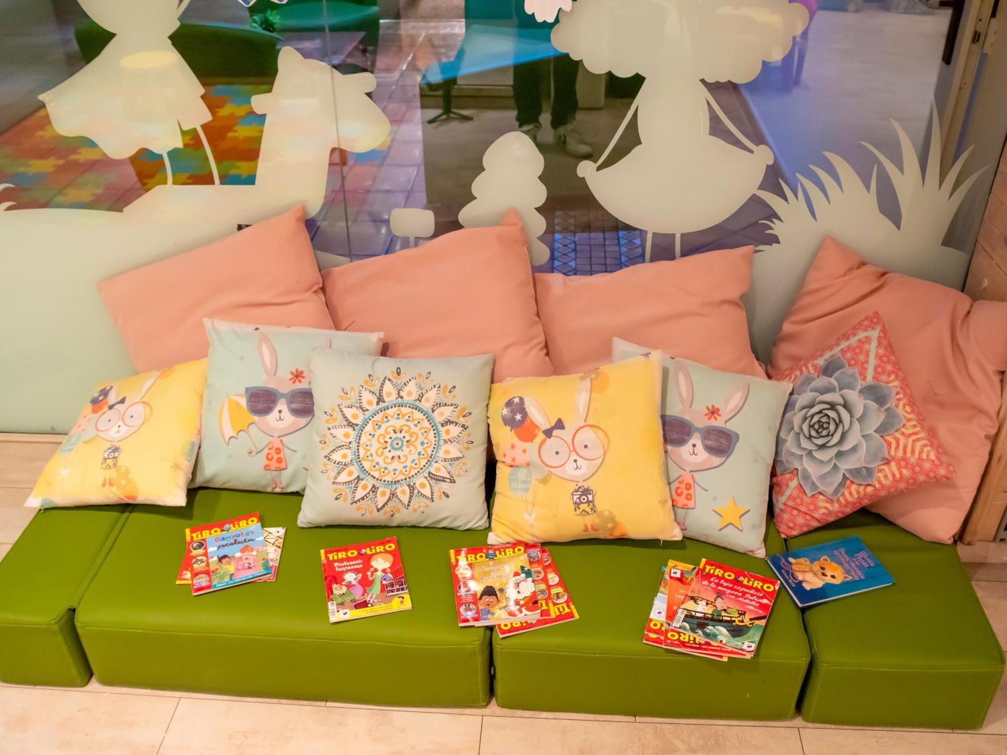 Hotel Princesa Parc Excellence Arinsal Extérieur photo A children's reading area at a library in Moscow