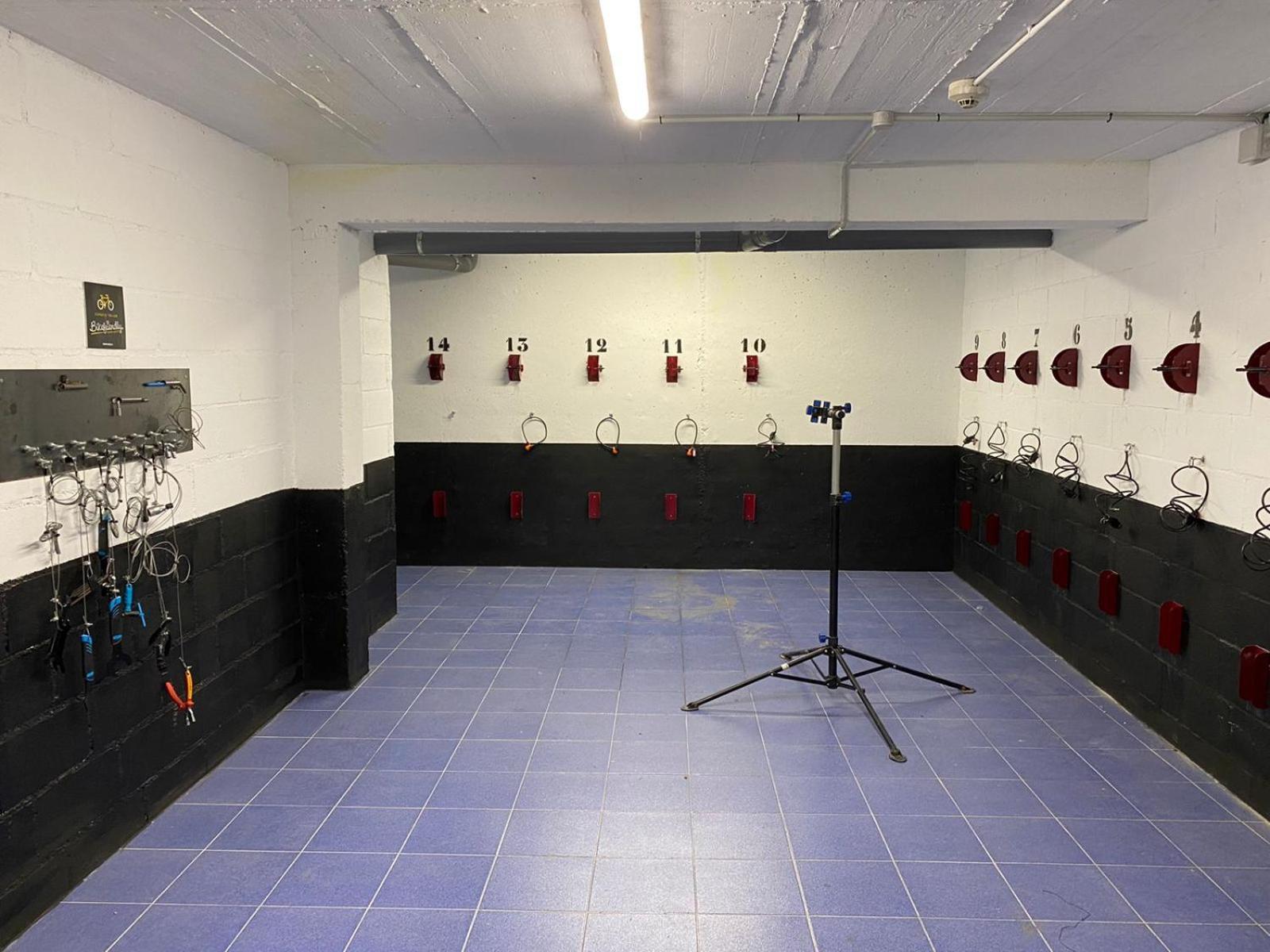 Hotel Princesa Parc Excellence Arinsal Extérieur photo The shooting range at the National Shooting Centre