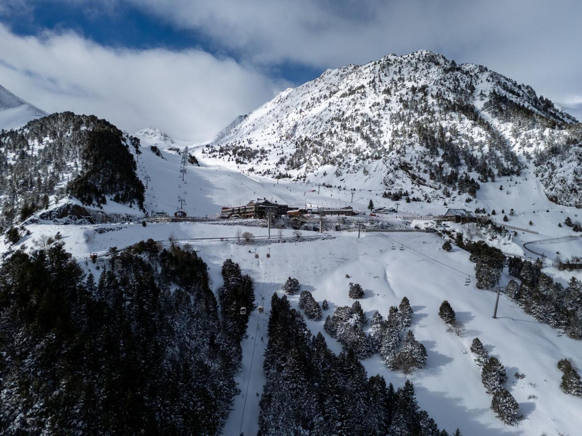 Hotel Princesa Parc Excellence Arinsal Extérieur photo Aerial view of the station
